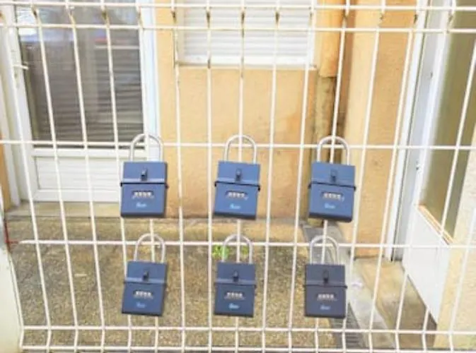 Le Martel, A 50m De La Gare Fibre アパート ポアティエ